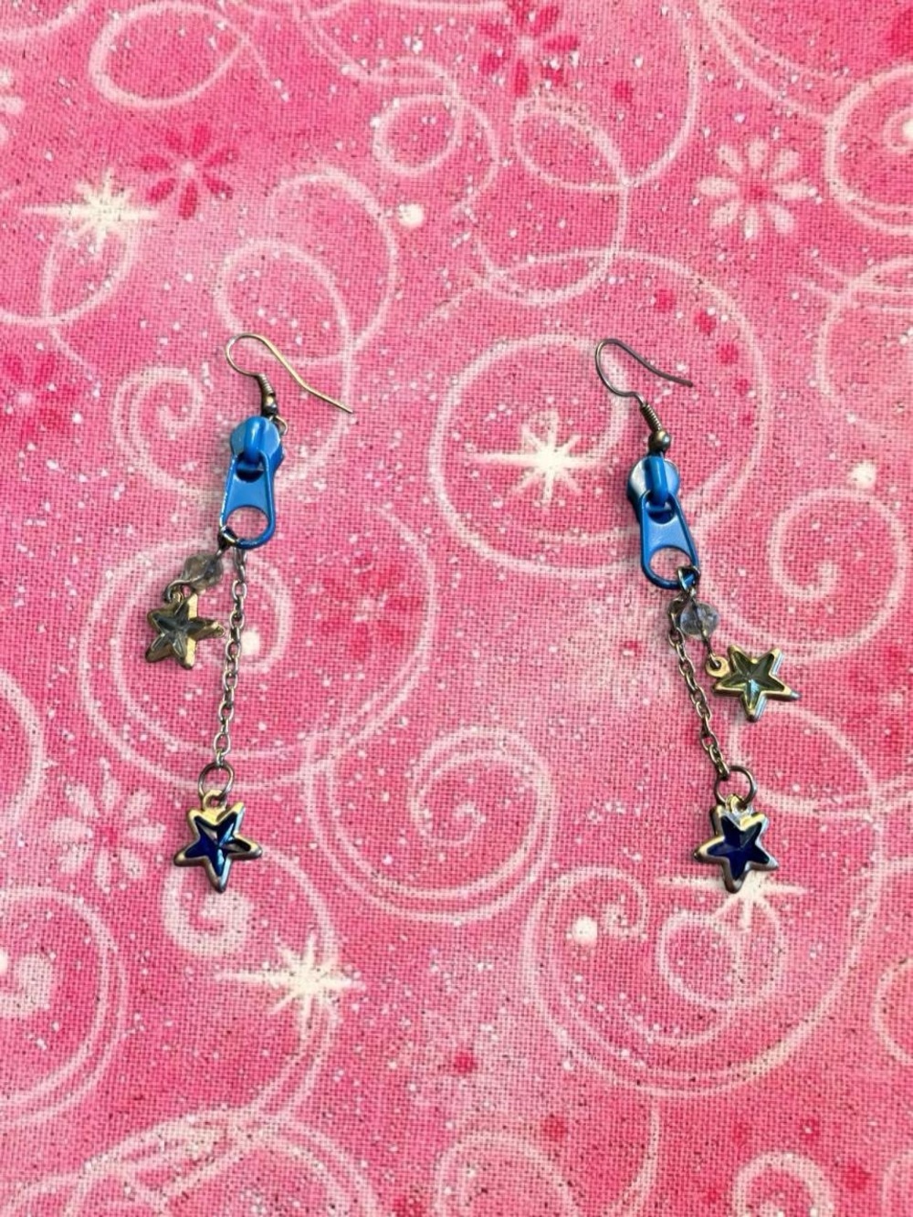 Blue Star Dangle Earrings  - Cute Zip Charm Design